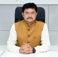 श्री. किर्ती किरण पुजार 